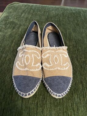 CHANEL Beige and Navy Canvas Logo Espadrilles woman’s size 39